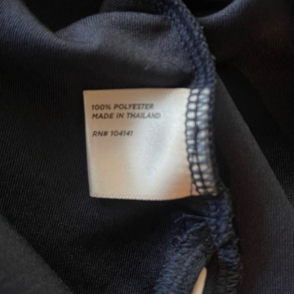 ⛳️Like New LADY HAGEN Women's Lg Sleeveless Navy Top. Subtle diamond pattern - Picture 5 of 7